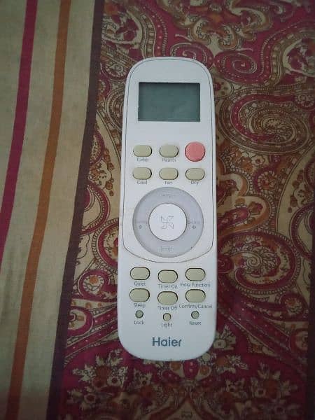 Haier 1 ton AC . 03101160398. 1