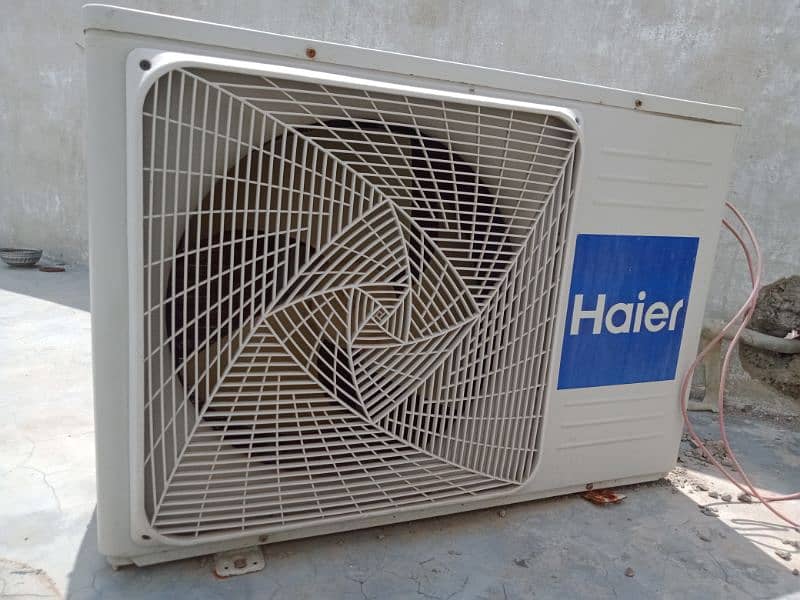 Haier 1 ton AC . 03101160398. 4