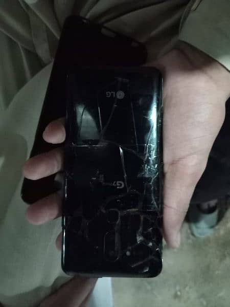 lg G7 Back Broken 1