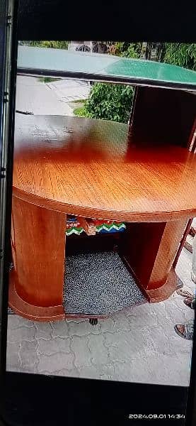 Dining Table for sale size 6 ft × 3½ ft 5