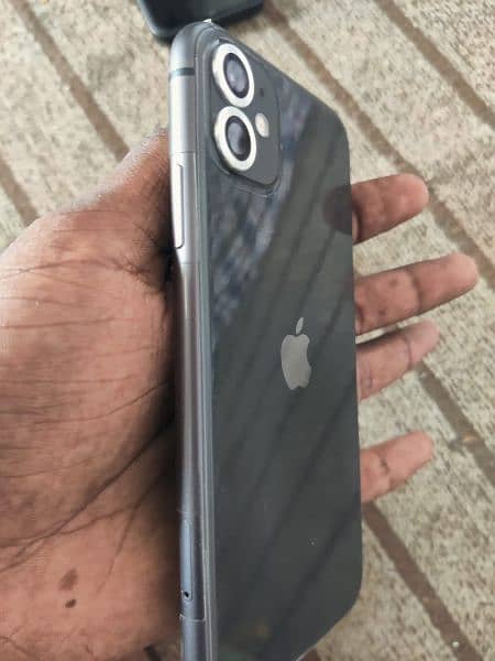 iPhone 11 Black 7