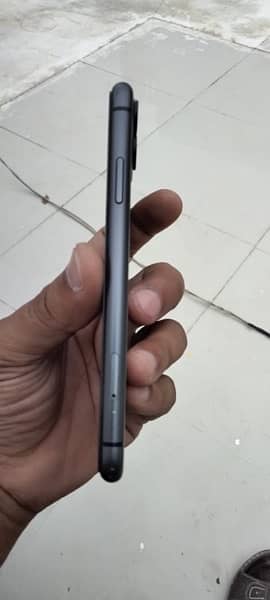 iphone 11 128gb black colour PTA aproved 4