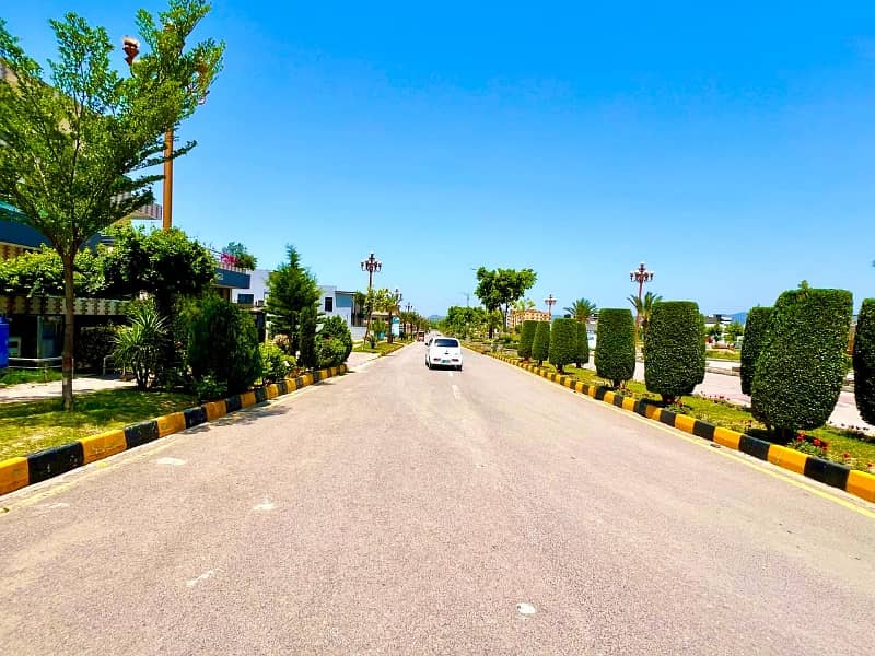 1 KANAL SUN FACE CORNER PLOT FOR SALE F-17 ISLAMABAD PLOT NO 509 STREET NO 22 ALL FACILITY AVAILABLE CDA APPROVED SECTOR 3