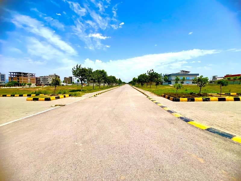 1 KANAL SUN FACE CORNER PLOT FOR SALE F-17 ISLAMABAD PLOT NO 509 STREET NO 22 ALL FACILITY AVAILABLE CDA APPROVED SECTOR 32