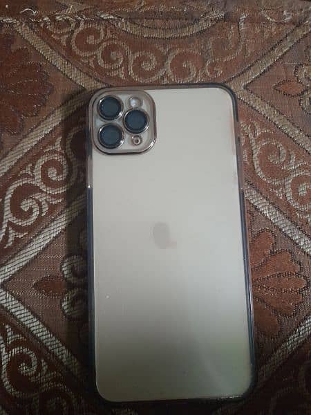 I phone 11 pro max Golden addition 2