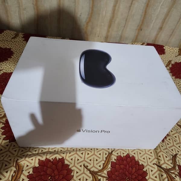 Apple Vision Pro 8