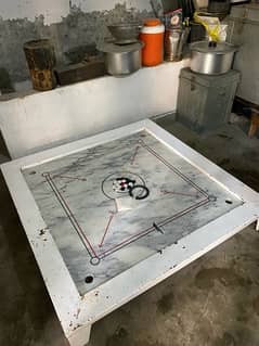 Carrom board