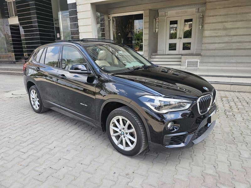 BMW X1 2018, full option, total genuine, bmw maintained 11