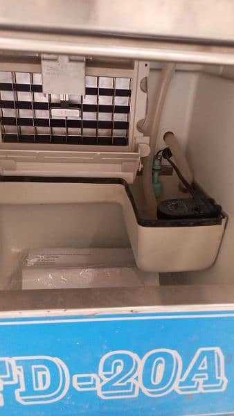 Ice making machine 1