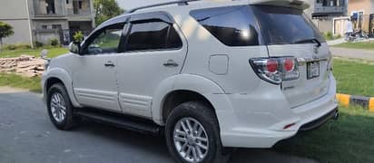 Toyota Fortuner V 2014