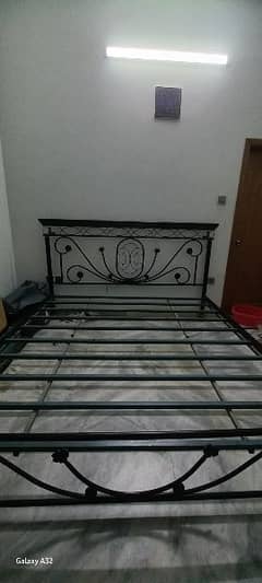 Iron rod heavy geauge nlack colour king bed up for sale