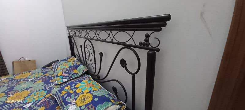 Iron rod heavy geauge nlack colour king bed up for sale 1