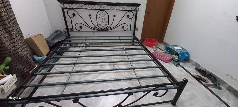 Iron rod heavy geauge nlack colour king bed up for sale 2