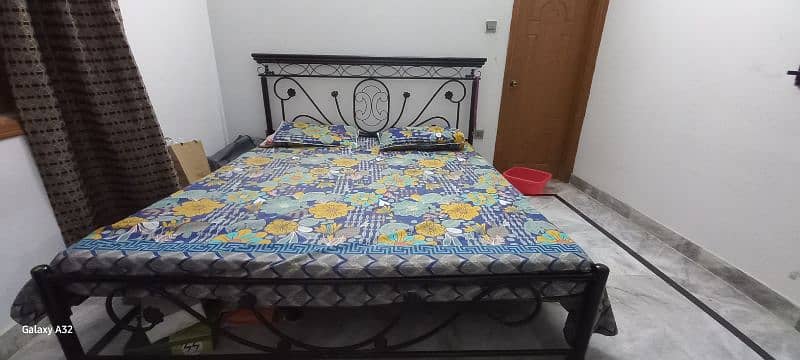 Iron rod heavy geauge nlack colour king bed up for sale 3