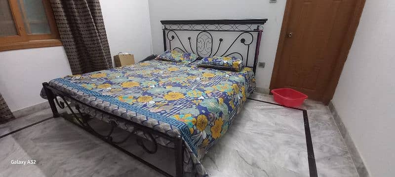 Iron rod heavy geauge nlack colour king bed up for sale 4