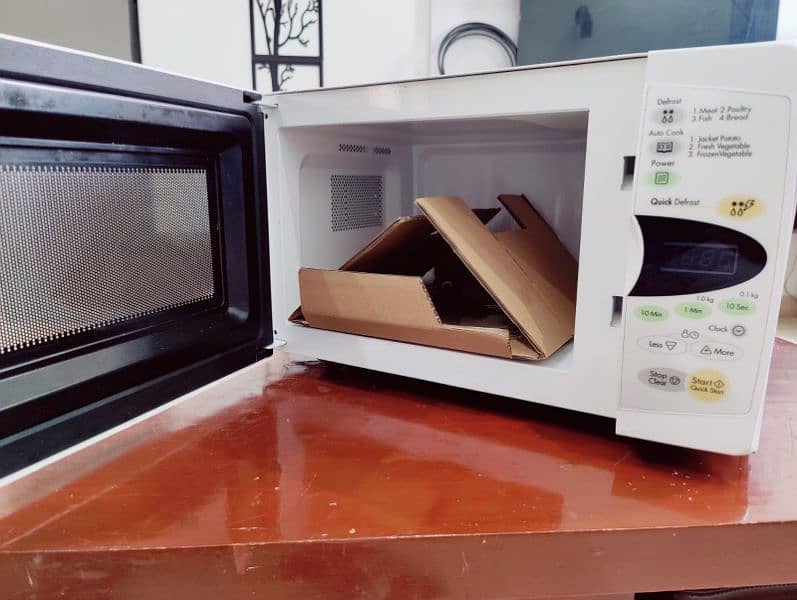 LG Microwave. MS194W 3