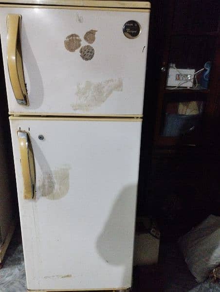 Phillips Whirlpool Refrigerator in excellent condition 3