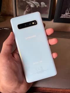 Samsung S10 ( 10/10 Condition )