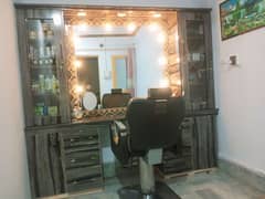 beauty parlour mirror for best offer