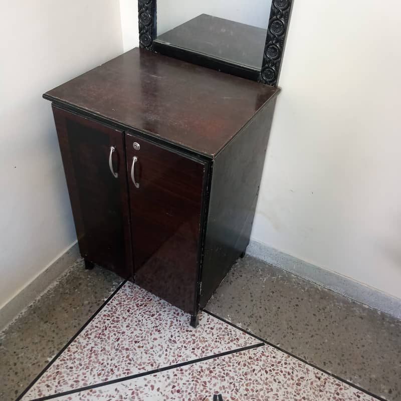 dressing table with iron frame 0