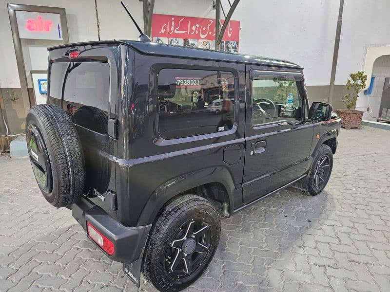 Suzuki Jimny 2019 Automatic  - Full option - Fresh Import 3