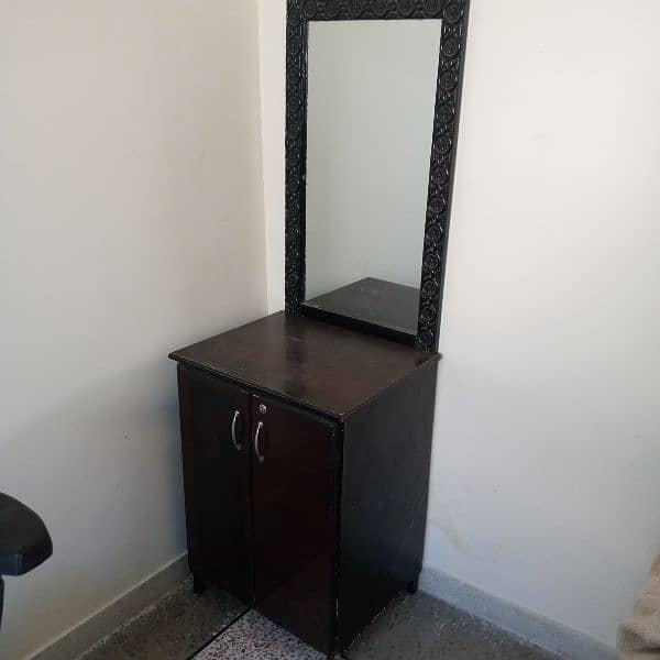 dressing table with iron frame 4