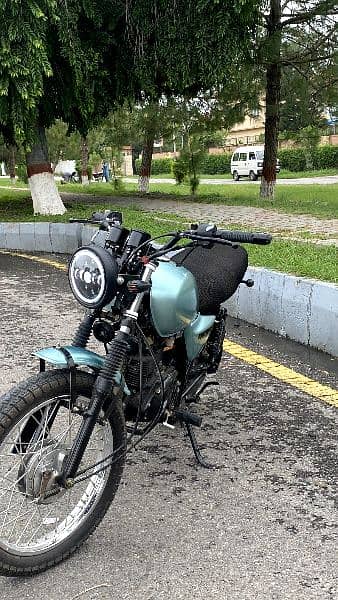 Suzuki 150 converted in cafe racer 0