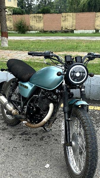 Suzuki 150 converted in cafe racer 11