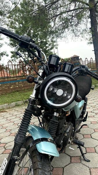 Suzuki 150 converted in cafe racer 12