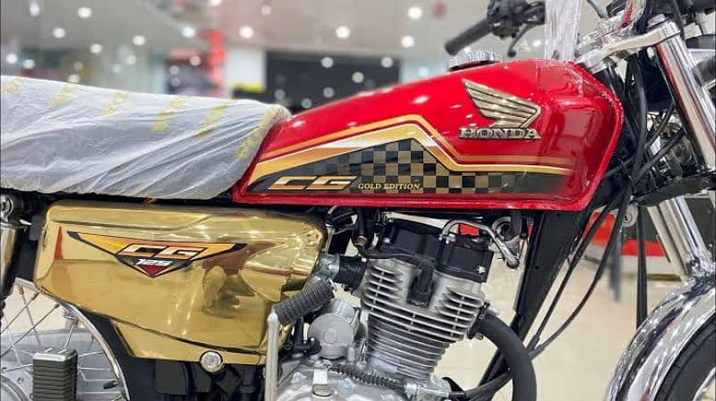 Honda 125 Red Gold Edition 2024 1