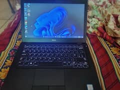 a fresh piece of laptop Dell latitude is available 5290