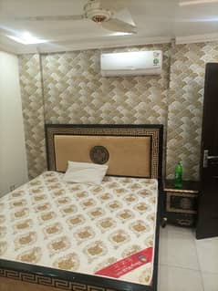 1 BED FULLY LUXURY FURNISH IDEAL LOCATION EXCELLENT FLAT FOR RENT IN BAHRIA TOWN LAHORE 0