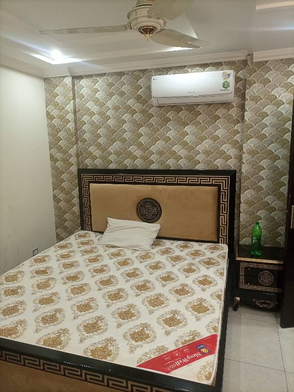 1 BED FULLY LUXURY FURNISH IDEAL LOCATION EXCELLENT FLAT FOR RENT IN BAHRIA TOWN LAHORE 5