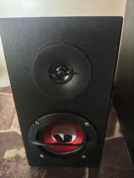 Hyundai speaker 10/10 condition 0