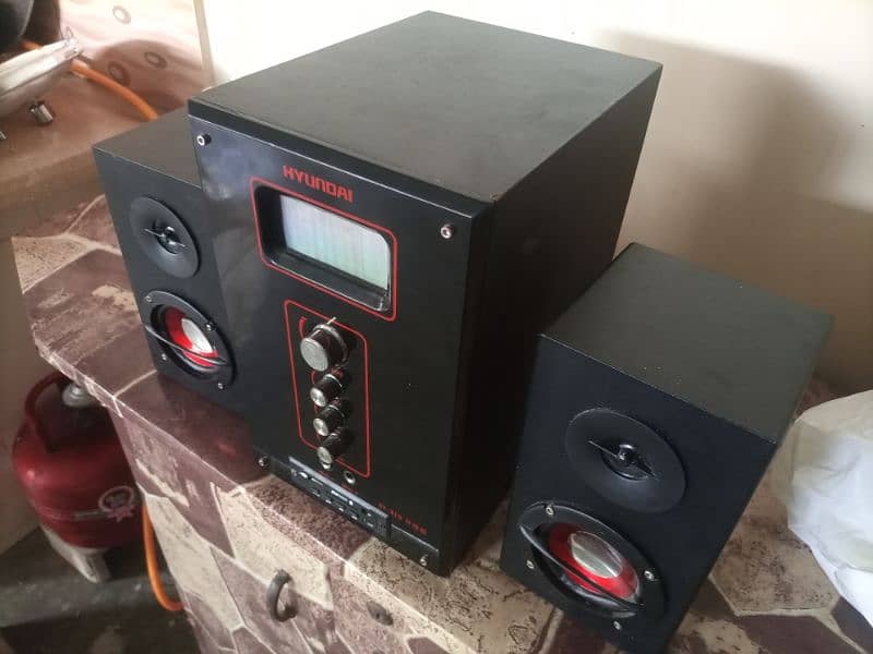 Hyundai speaker 10/10 condition 3