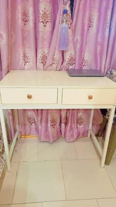 modern asthetic study table