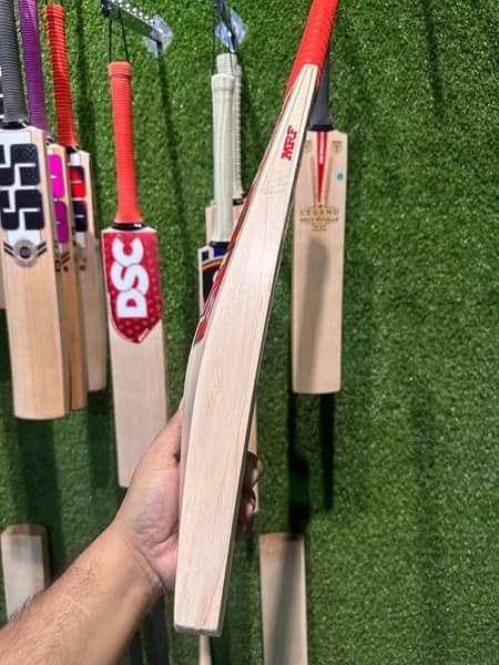 Excellent Rang of Top Graded English Willow Cricket bats Narrow Grains 3