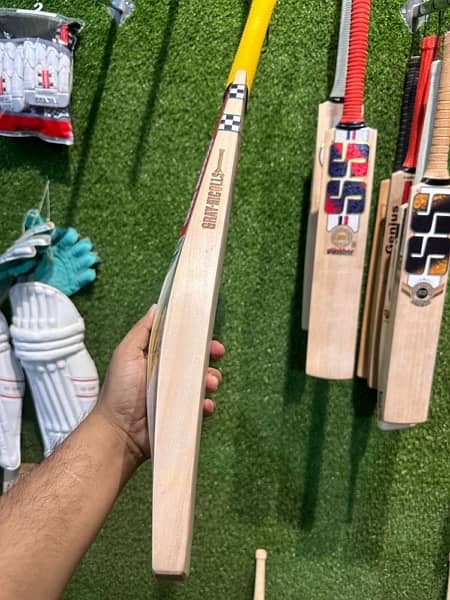 Excellent Rang of Top Graded English Willow Cricket bats Narrow Grains 8