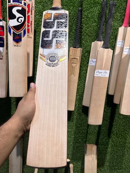 Excellent Rang of Top Graded English Willow Cricket bats Narrow Grains 12