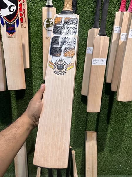 Excellent Rang of Top Graded English Willow Cricket bats Narrow Grains 17