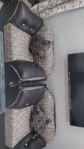 7 seater sofa with side table 4