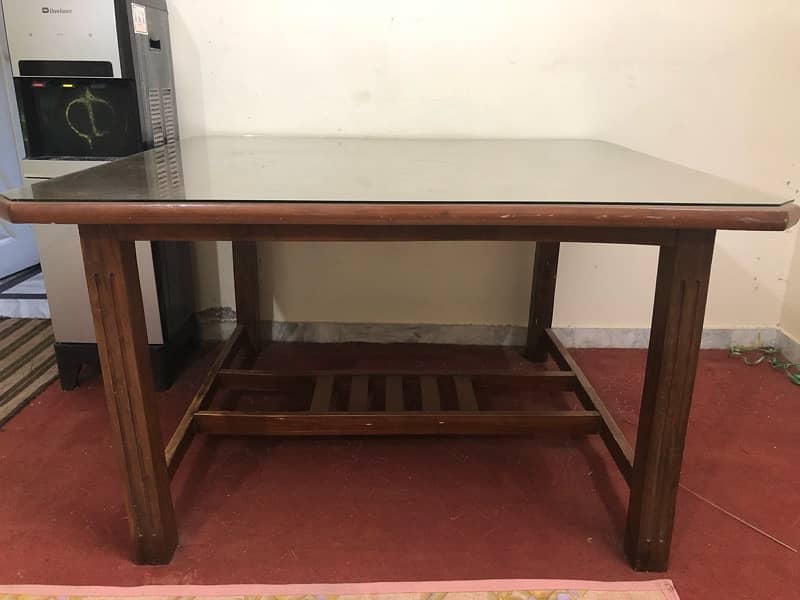 4 seater dinning table good condition 1