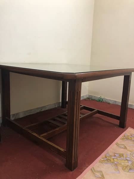 4 seater dinning table good condition 2