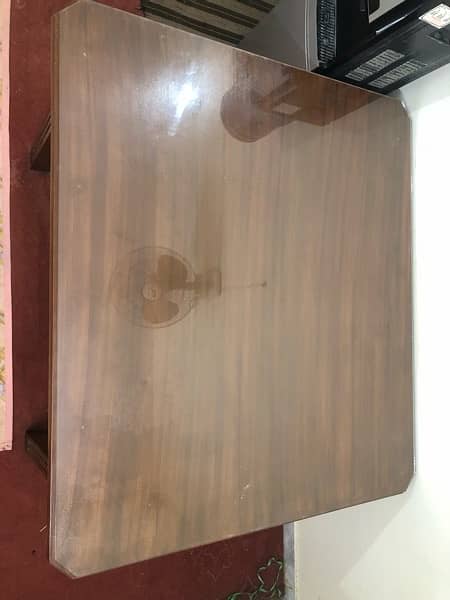 4 seater dinning table good condition 3