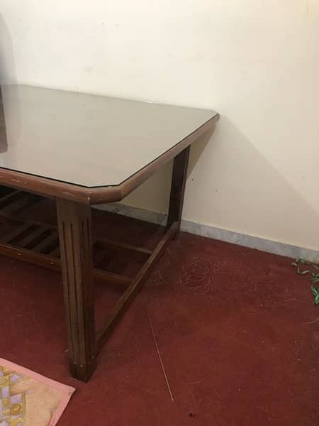 4 seater dinning table good condition 6