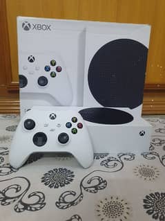 Xbox Series S - With Box  - 10/10 Condition