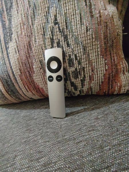 Apple TV remote 1