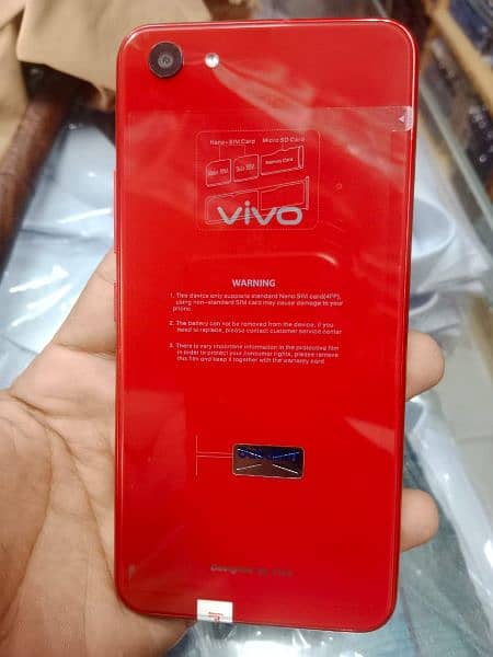 vivo y83 6 128 all ok hai 10by10 condition price fix h no begining plz 3