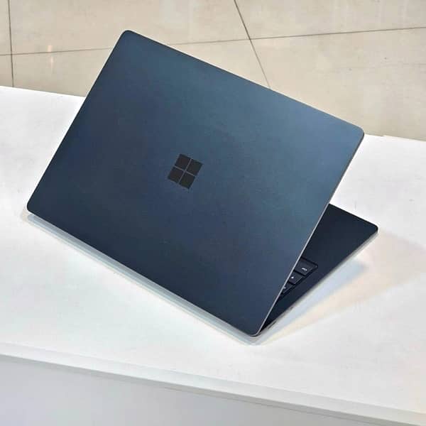 Surface Laptop 3 Black- Core i7 10th Gen - 16Gb 256Gb 1