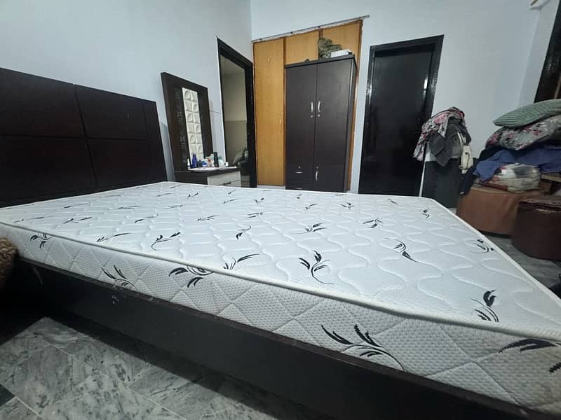 Wooden Single-Bed with High Quality Matress 0